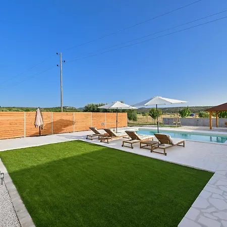 Family Friendly House With A Swimming Pool Vrana, Biograd - 21828 Feriehus *