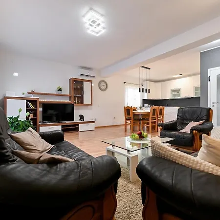 Family Friendly House With A Swimming Pool Vrana, Biograd - 21828 Feriehus *