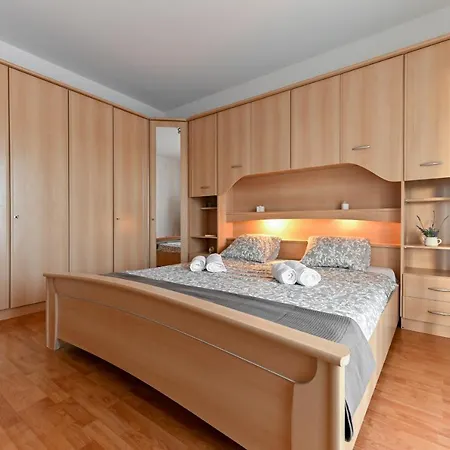 Family Friendly House With A Swimming Pool Vrana, Biograd - 21828 Feriehus
